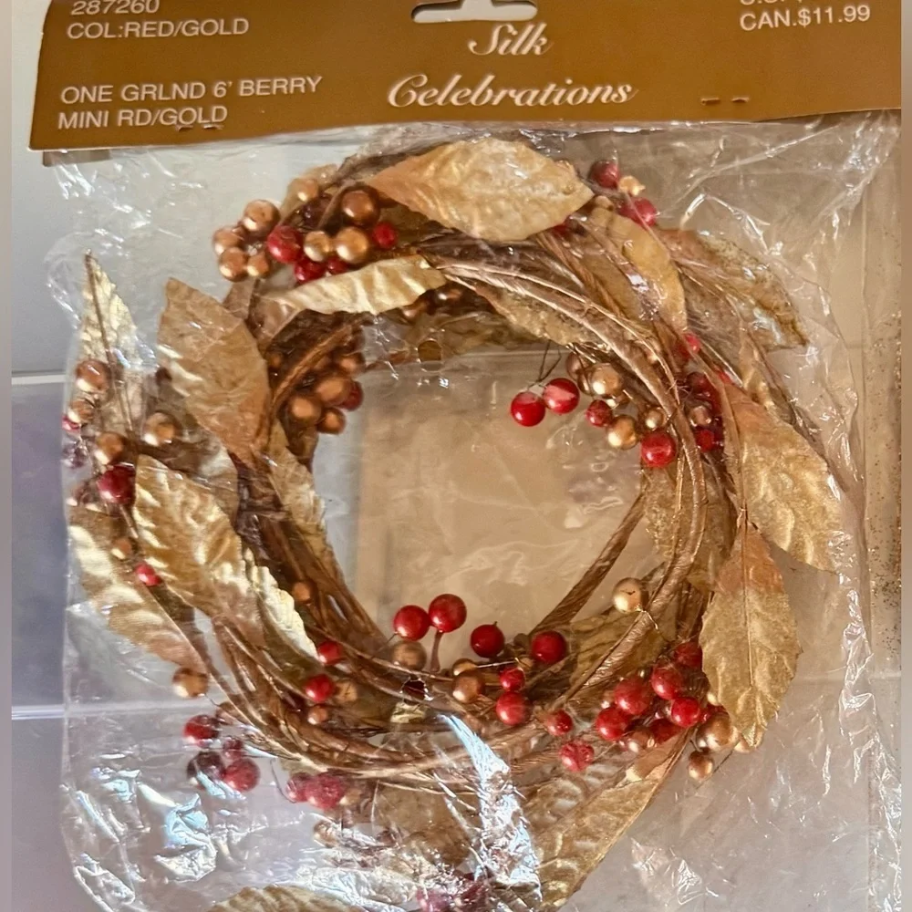 NWT Holiday Decor is 6 ft Gold & Berry garland and 15 foot Gold netting